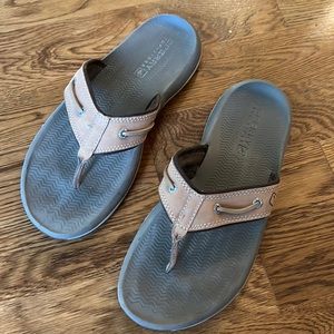Mens size 11 Sperry flip flops